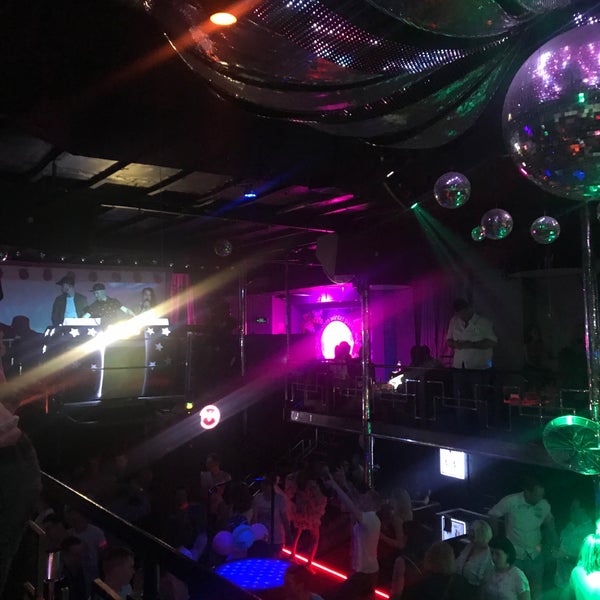 Foto tirada no(a) Disco Radio Hall por Fırat K. em 6/8/2019