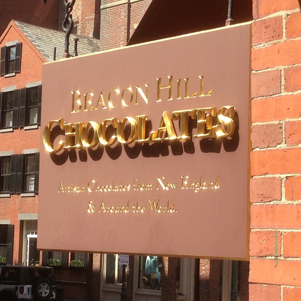 รูปภาพถ่ายที่ Beacon Hill Chocolates โดย Jason เมื่อ 4/18/2013