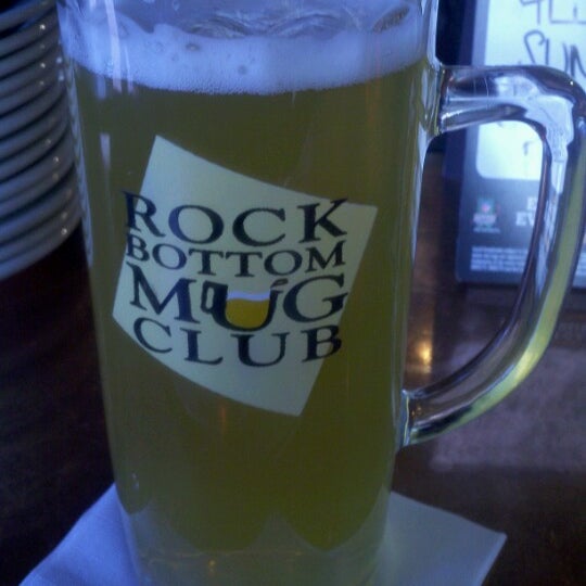 Foto diambil di Rock Bottom Brewery oleh Jeff B. pada 10/21/2012