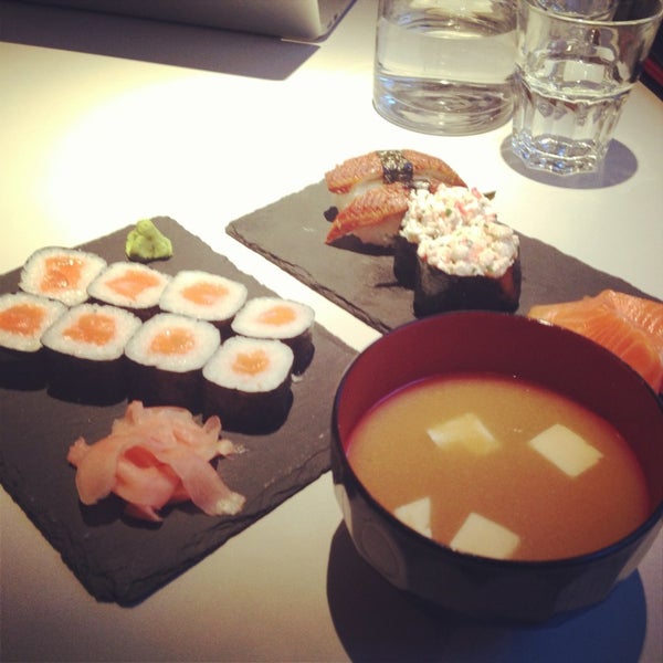 Photo taken at Sushi&#39;N&#39;Roll by Alina T. on 4/4/2013