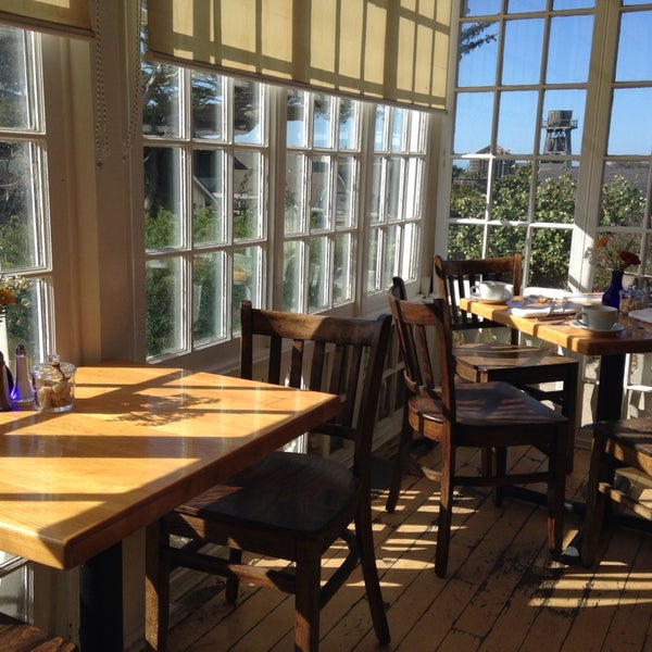10/13/2013 tarihinde Larry R.ziyaretçi tarafından MacCallum House Restaurant, Grey Whale Bar &amp; Cafe'de çekilen fotoğraf