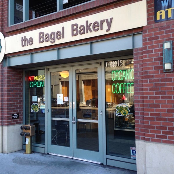 Foto tirada no(a) The Bagel Bakery por Donnie B. em 12/4/2013