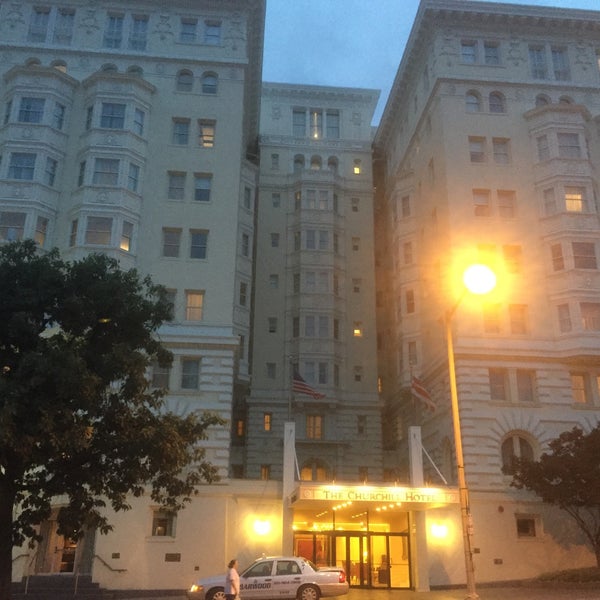 9/16/2016에 Enrique님이 Churchill Hotel Near Embassy Row에서 찍은 사진