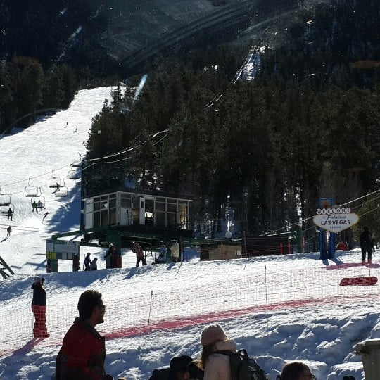 Снимок сделан в Las Vegas Ski And Snowboard Resort пользователем Jason A. 1/4/2014