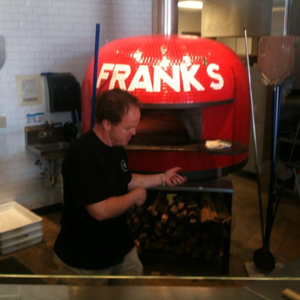 Das Foto wurde bei Frank&#39;s Pizza Napoletana von Kenny E. am 4/6/2013 aufgenommen