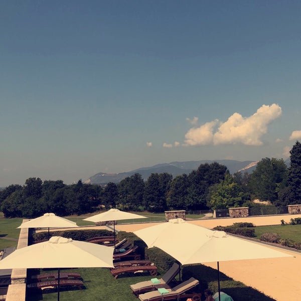 Снимок сделан в Palazzo Arzaga Hotel Lake Garda - Spa &amp; Golf Club Resort пользователем Lara S. 8/10/2018
