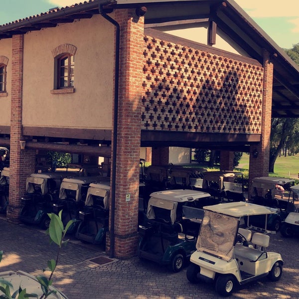Photo taken at Palazzo Arzaga Hotel Lake Garda - Spa &amp; Golf Club Resort by Lara S. on 8/10/2018