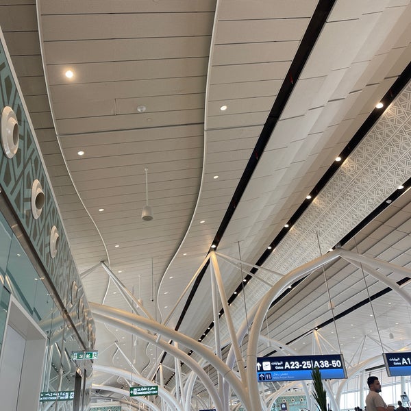 12/16/2021에 🦂عين وهدب🙏🌺님이 킹 압둘아지즈 국제공항 (JED)에서 찍은 사진