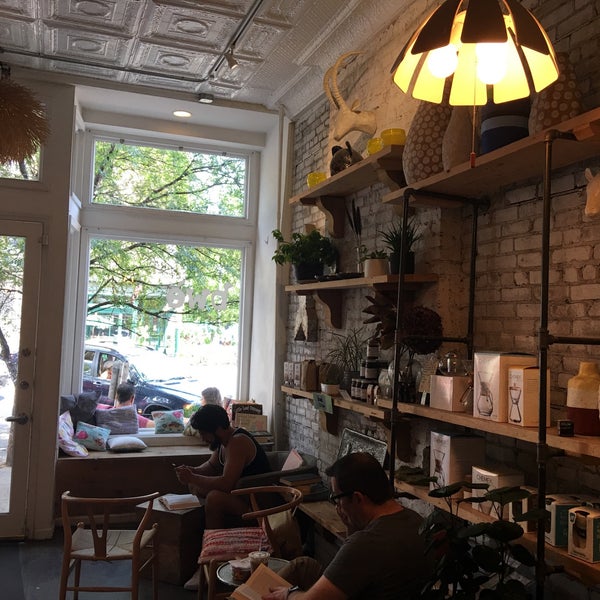 Foto scattata a bwè kafe da Christina il 7/4/2017