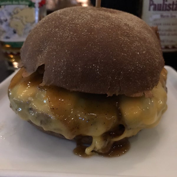 Das Foto wurde bei Paulista Burger von Andre B. am 9/22/2018 aufgenommen