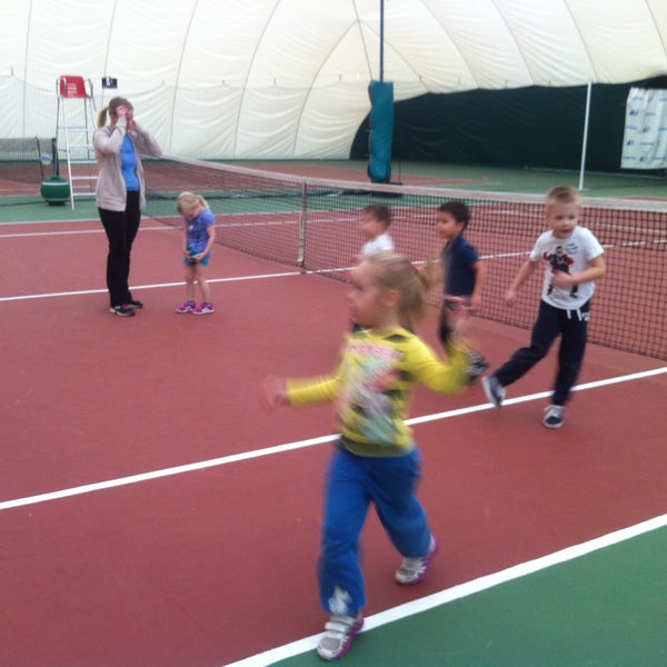 รูปภาพถ่ายที่ Академия тенниса Александра Островского โดย Yulia Z. เมื่อ 11/2/2013