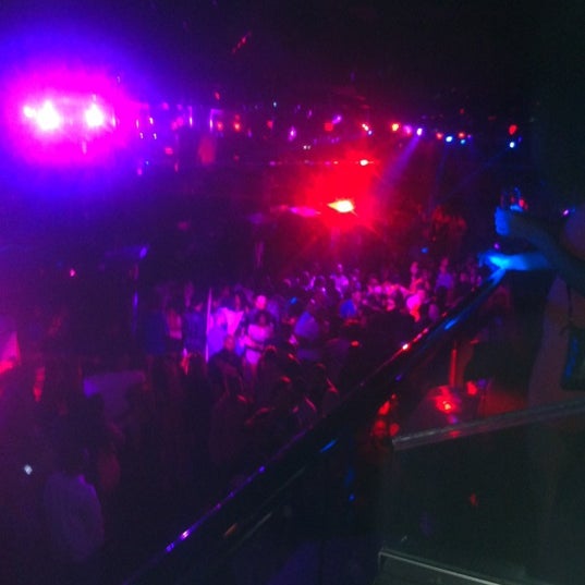 9/15/2012 tarihinde Mehmet O.ziyaretçi tarafından Reign Nightclub'de çekilen fotoğraf