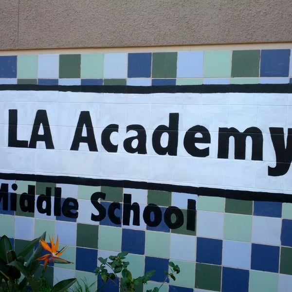 Las academy. Las academy. Barca academy дети. Dormers wells high school. Краски школа образование.