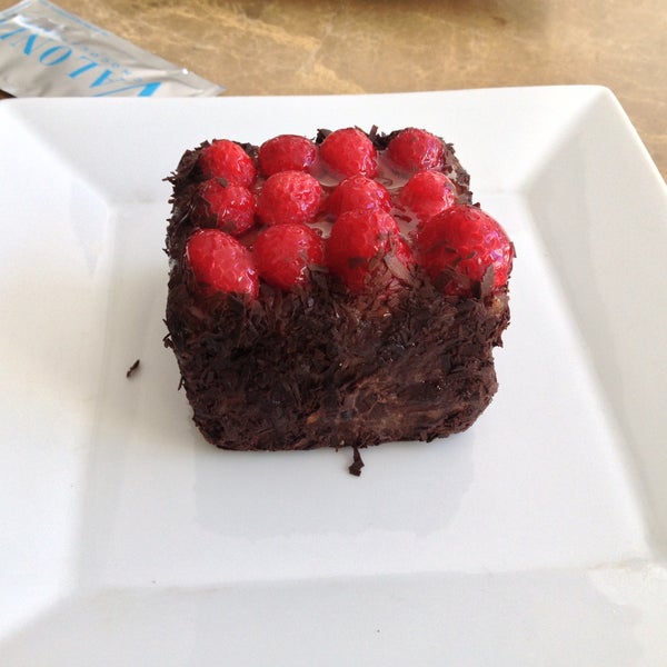 4/12/2013にTaylanがValonia Chocolateで撮った写真