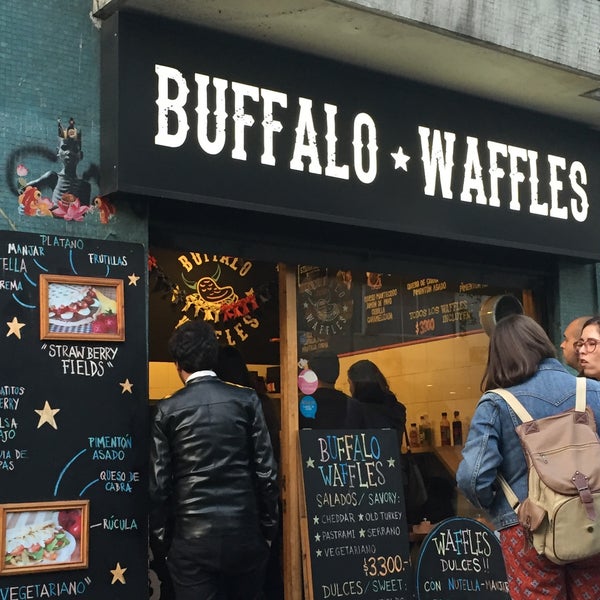 รูปภาพถ่ายที่ Buffalo Waffles โดย Mony F. เมื่อ 11/10/2015