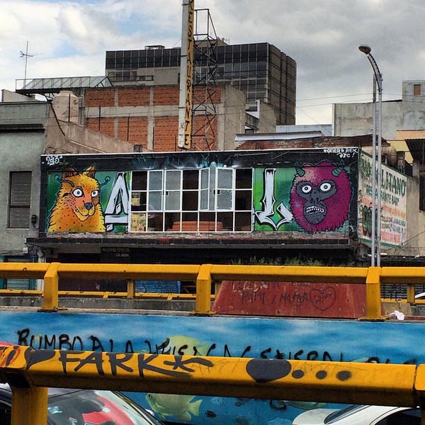 Foto tirada no(a) Chapultepec por Raul M. em 9/21/2015