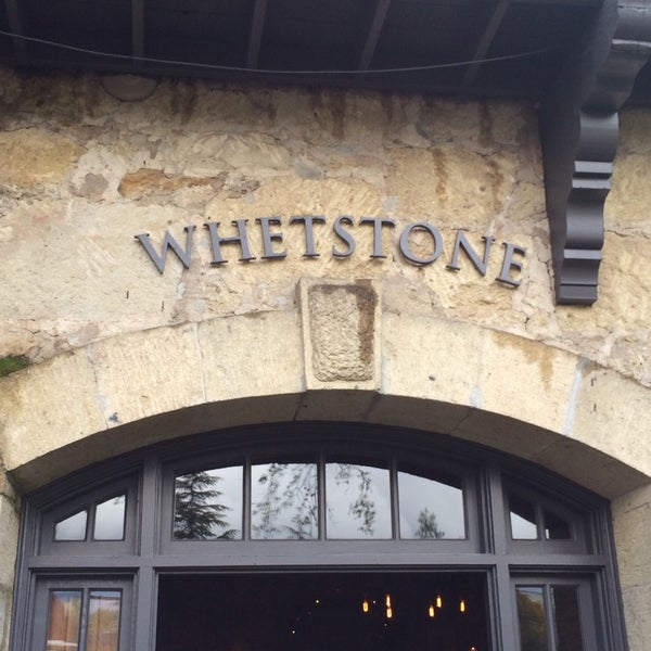 Foto scattata a Whetstone Wine Cellars da Charese F. il 4/5/2014