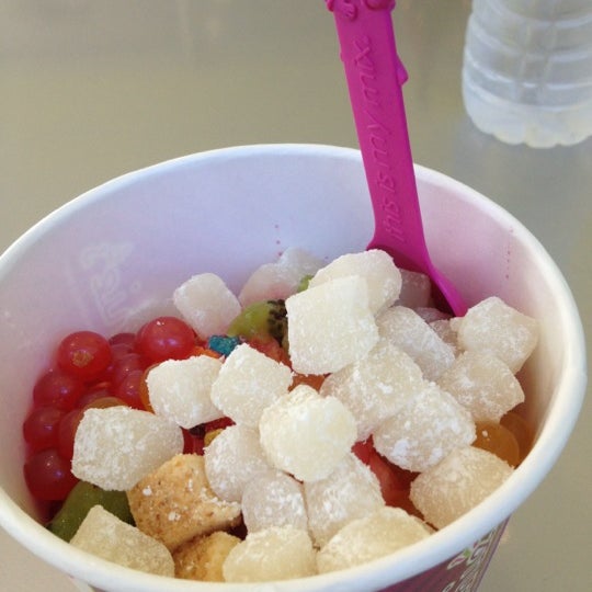 12/3/2012에 Haley D.님이 Menchie&#39;s Frozen Yogurt - University Town Center에서 찍은 사진