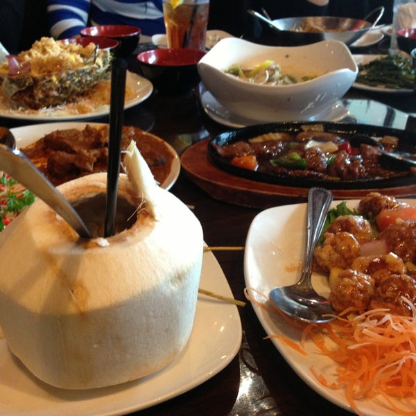Foto scattata a MAMAK Malaysian Restaurant da Lealynne C. il 4/7/2013