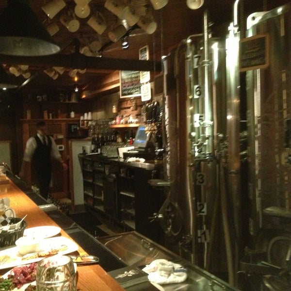 Foto tomada en Old German Bar and Bierkeller  por Tim T. el 8/20/2013