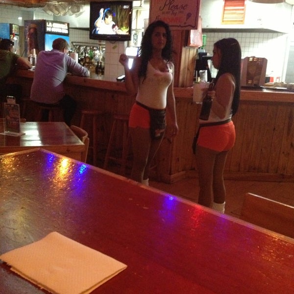 Photo taken at Hooters by Vincenzo B. on 6/9/2013