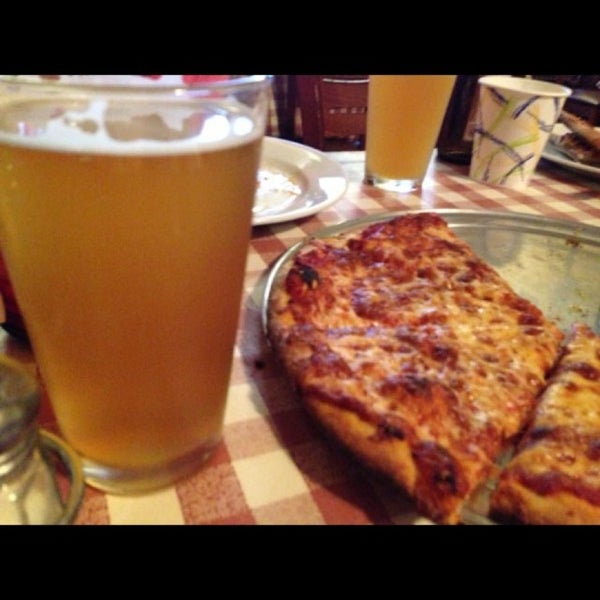 Photo prise au Croll&#39;s Pizza &amp; Beer par Hardwin C. le9/9/2013