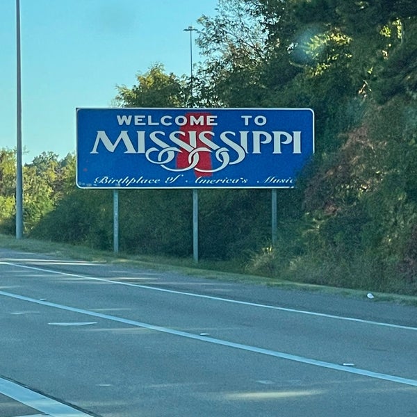 State line. Tennessee state.