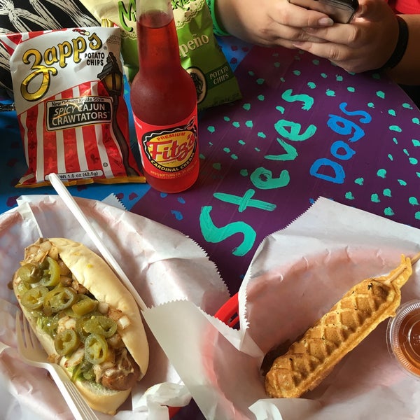 7/27/2016にKeren G.がSteve&#39;s Hot Dogs &amp; Burgersで撮った写真