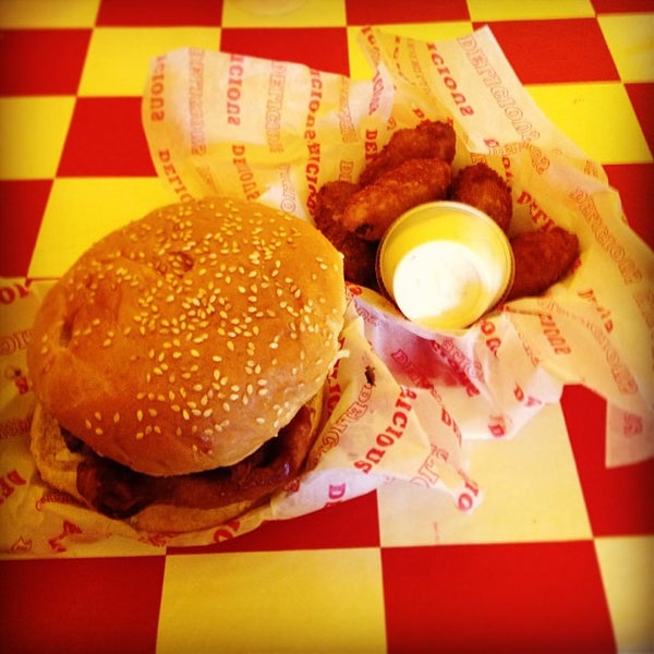 Foto diambil di Carytown Burgers &amp; Fries oleh Christopher K. pada 6/28/2013