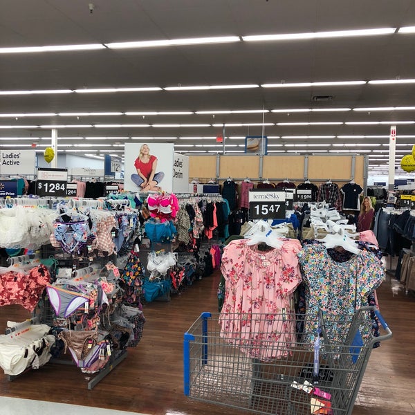 Walmart Supercenter Naples'te Hipermarket