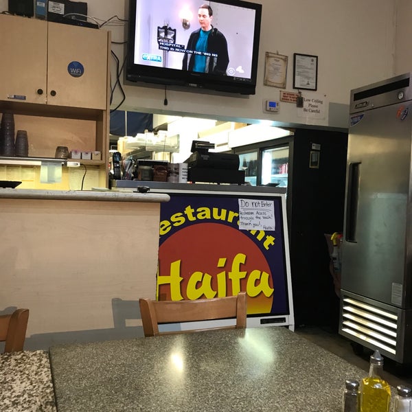 Foto tirada no(a) Haifa Restaurant por Asi em 3/23/2018