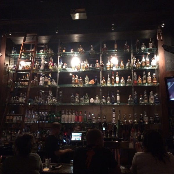 Foto scattata a Barrio Tequila Bar da Carol F. il 8/7/2015