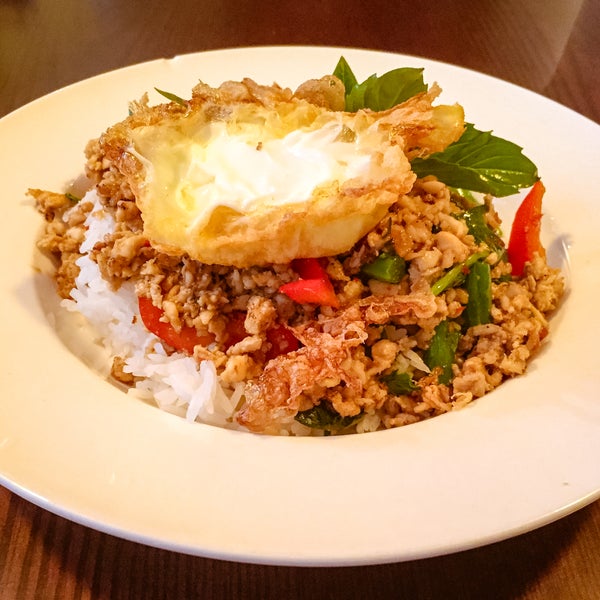 This is a stand out dish. Order the Kra Prow Khai Dao (minced chicken with basil, garlic, chili, topped with a fried egg)