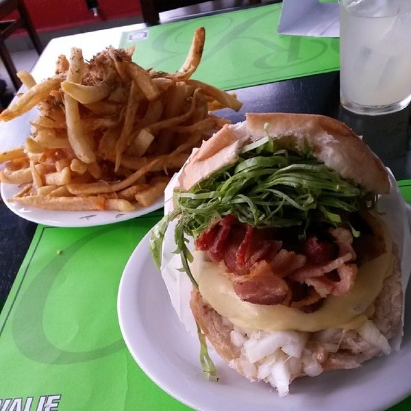 Photo taken at Original Burger by Bruna B. on 4/15/2014