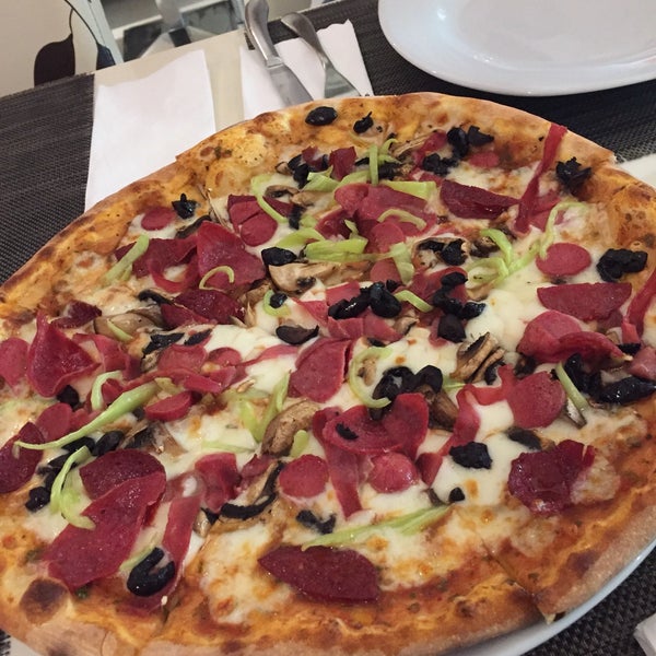 Das Foto wurde bei Pizzaara İtalyan Cafe &amp; Restaurant von Büşra A. am 7/29/2018 aufgenommen