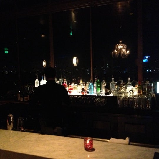 Foto scattata a West Restaurant &amp; Lounge da Sarah il 11/12/2012