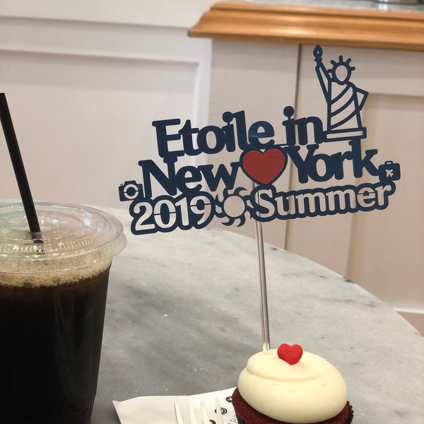 Das Foto wurde bei Georgetown Cupcake von Claire L. am 7/19/2019 aufgenommen