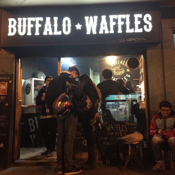 5/6/2016 tarihinde Jorge H.ziyaretçi tarafından Buffalo Waffles'de çekilen fotoğraf