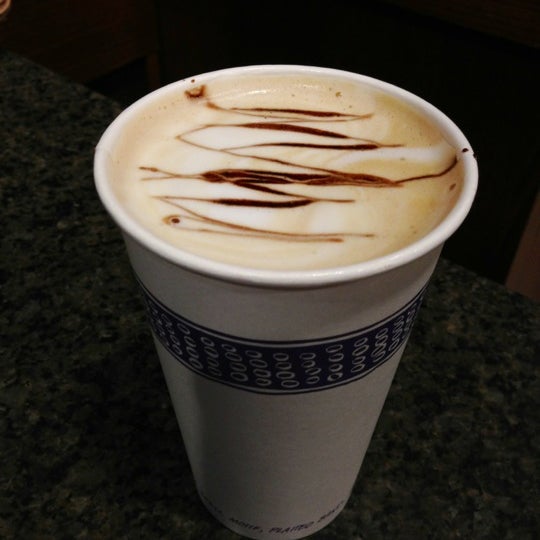 Photo taken at Peet&#39;s Coffee &amp; Tea by Zozo on 12/17/2012