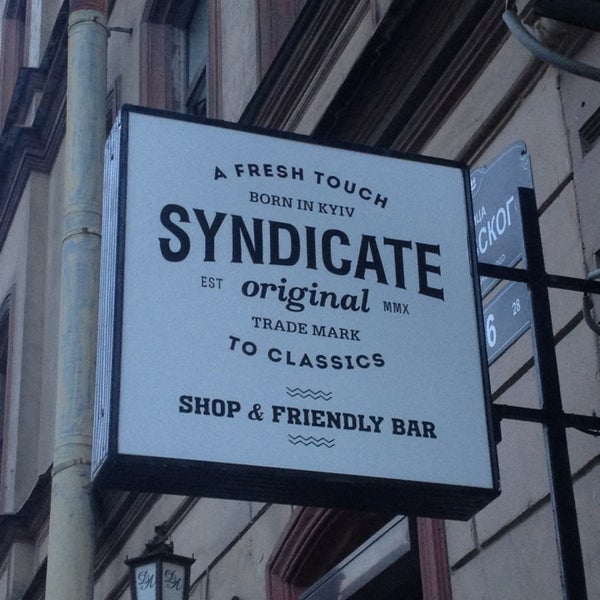 Foto tirada no(a) SYNDICATE shop&amp;bar por Nikita C. em 6/7/2013