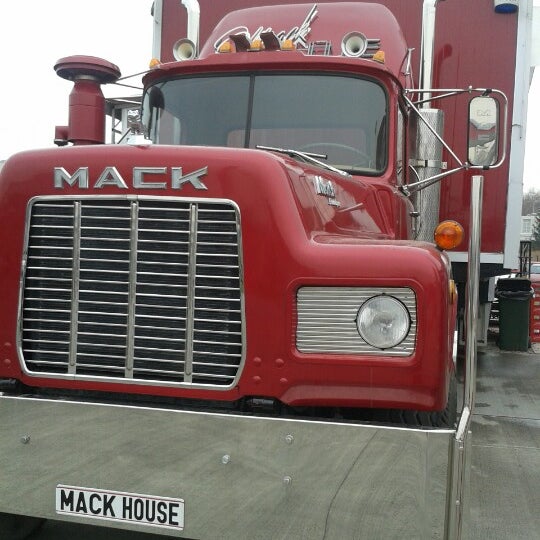 Photo prise au Mack House Food&amp;Beverage par Meryem Birce A. le2/22/2013