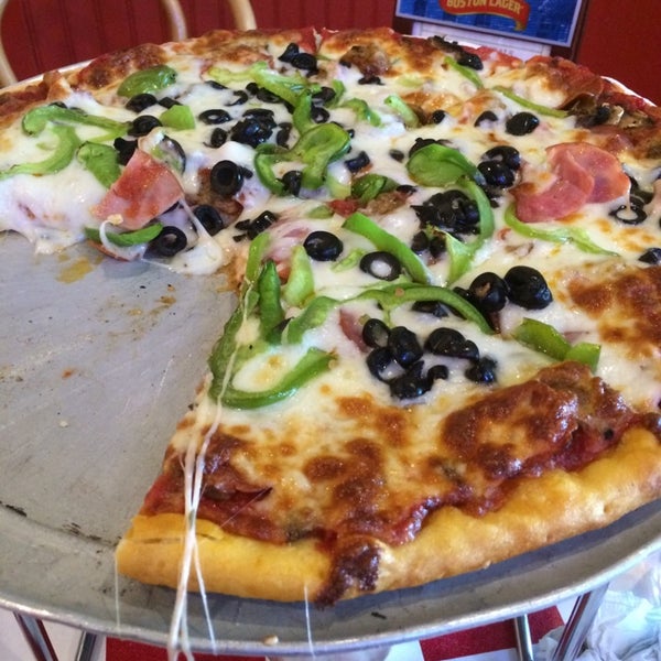 5/11/2014에 Hunter님이 Ecco&#39;s Pizza에서 찍은 사진