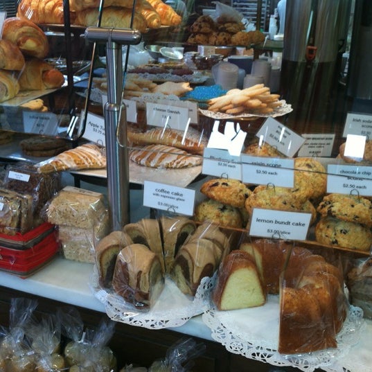 Foto tirada no(a) Corner Cafe and Bakery por YourNYAgent em 12/10/2012