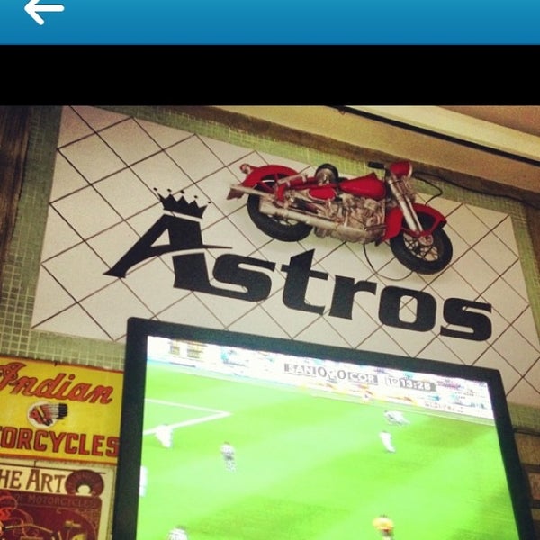 Снимок сделан в Astros Sports Bar пользователем Marcia A. 6/22/2013
