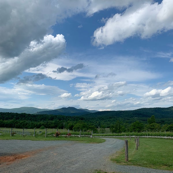 Das Foto wurde bei Stinson Vineyards von Adrienne R. am 5/17/2019 aufgenommen