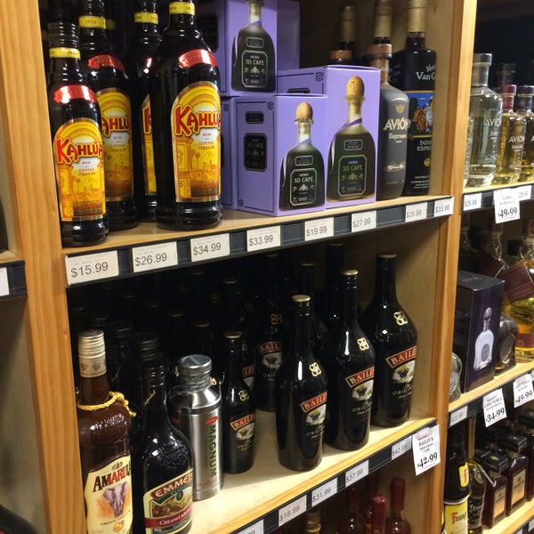 Photo taken at Michael-Towne Wines And Spirits by Julia B. on 5/2/2016