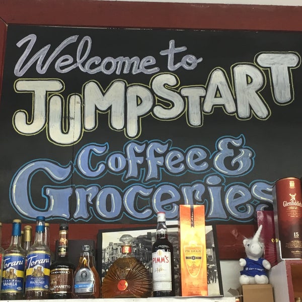 Foto tomada en Jump Start Coffee &amp; Grocery  por Conor M. el 10/30/2017