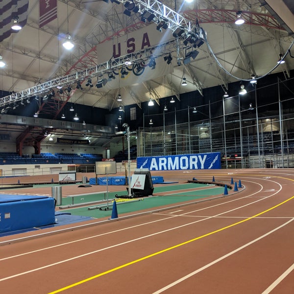 Foto scattata a Nike Track &amp; Field Center at The Armory da Melissa il 3/1/2019