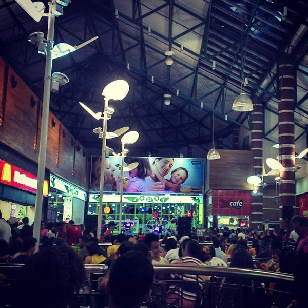 Photo taken at Shopping Vale do Aço by Maurício Gomes L. on 9/25/2013
