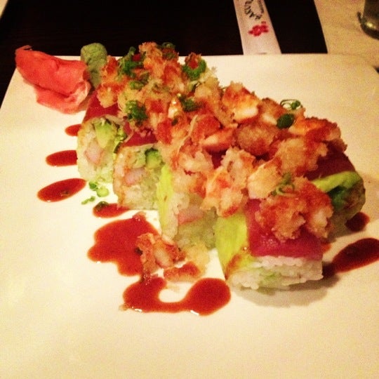 Photo prise au Sakura Japanese Sushi &amp; Grill par Buck S. le11/18/2012